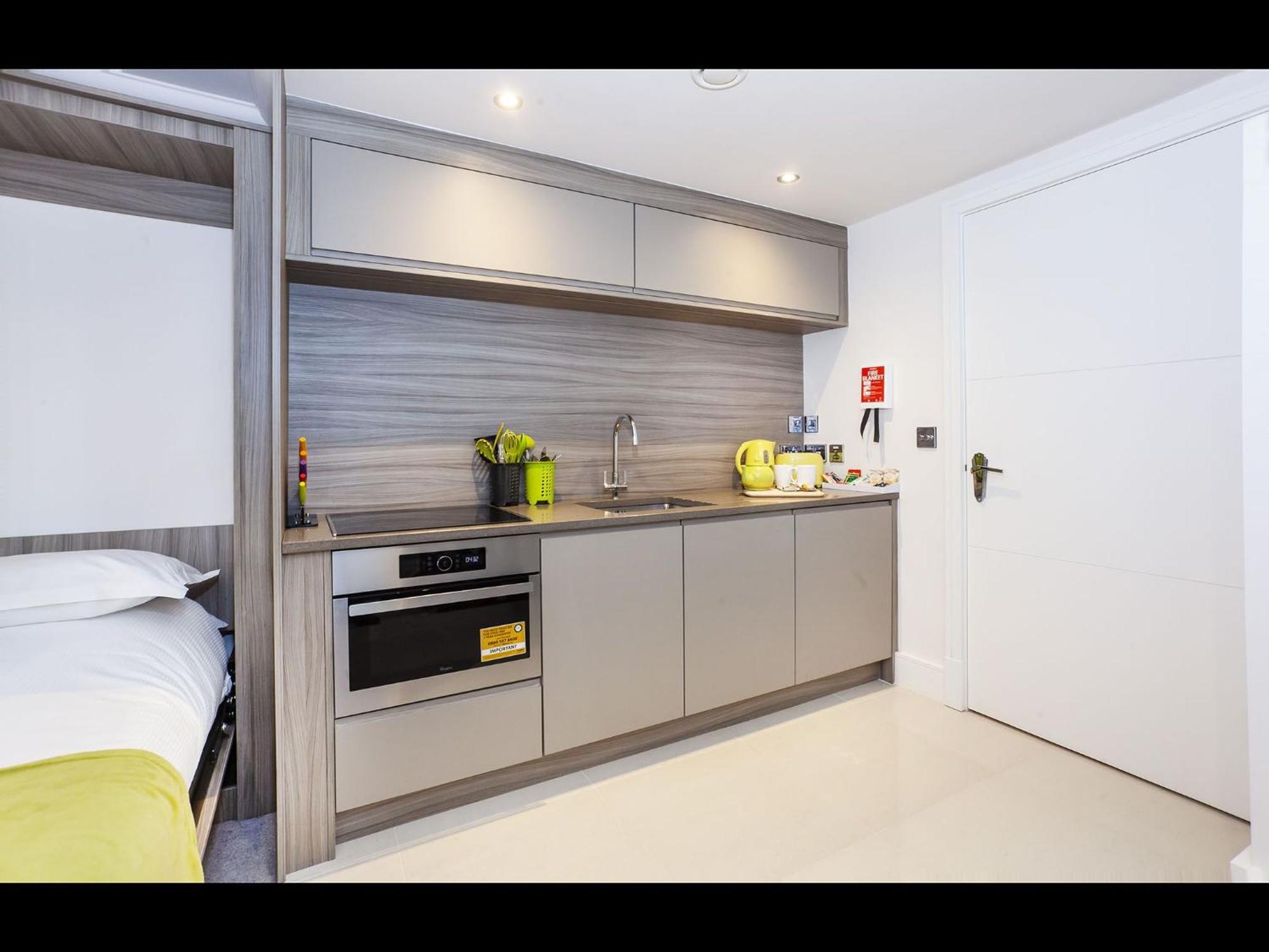 58 Cocoa Suites Йорк Екстериор снимка