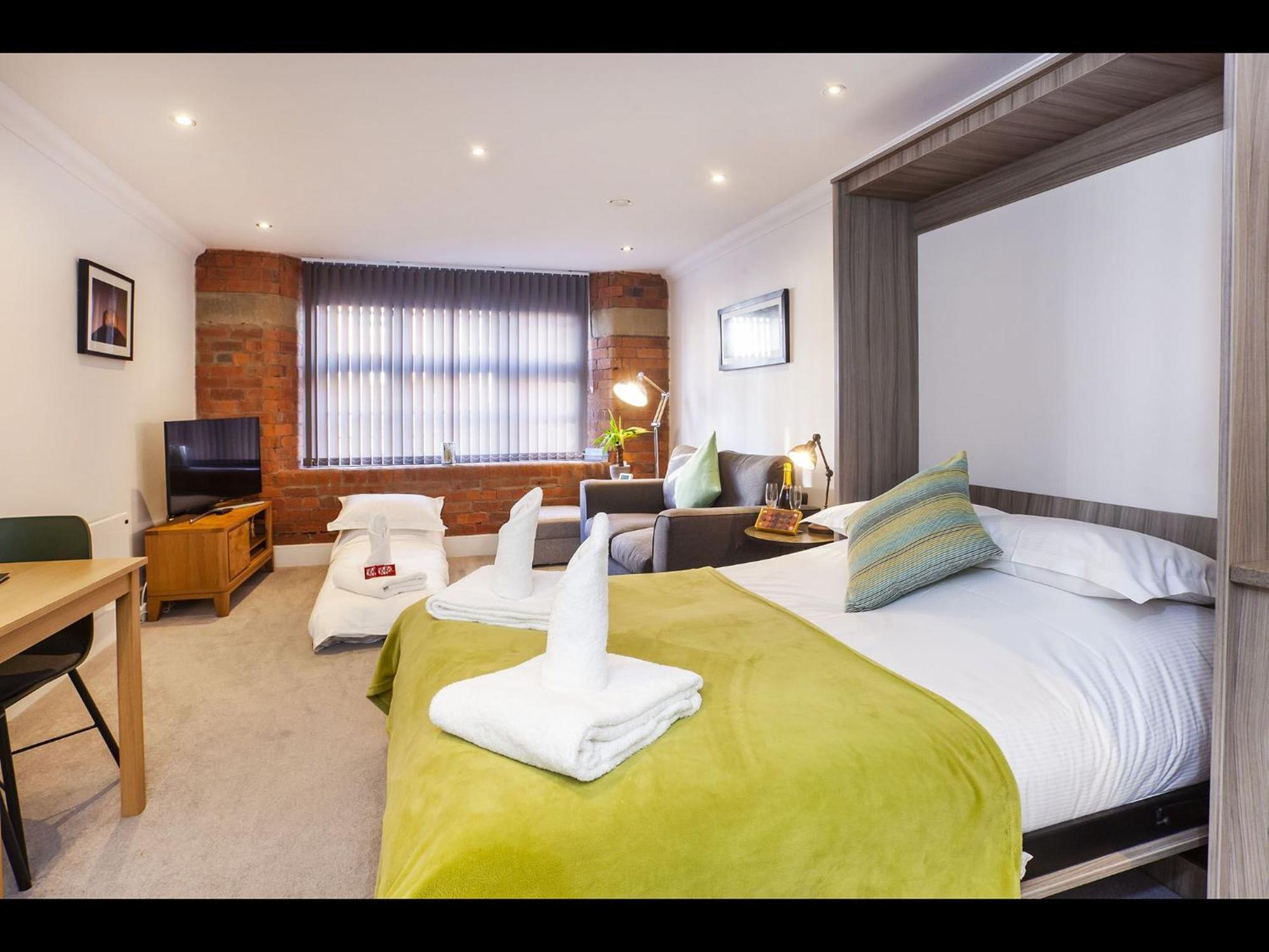58 Cocoa Suites Йорк Екстериор снимка