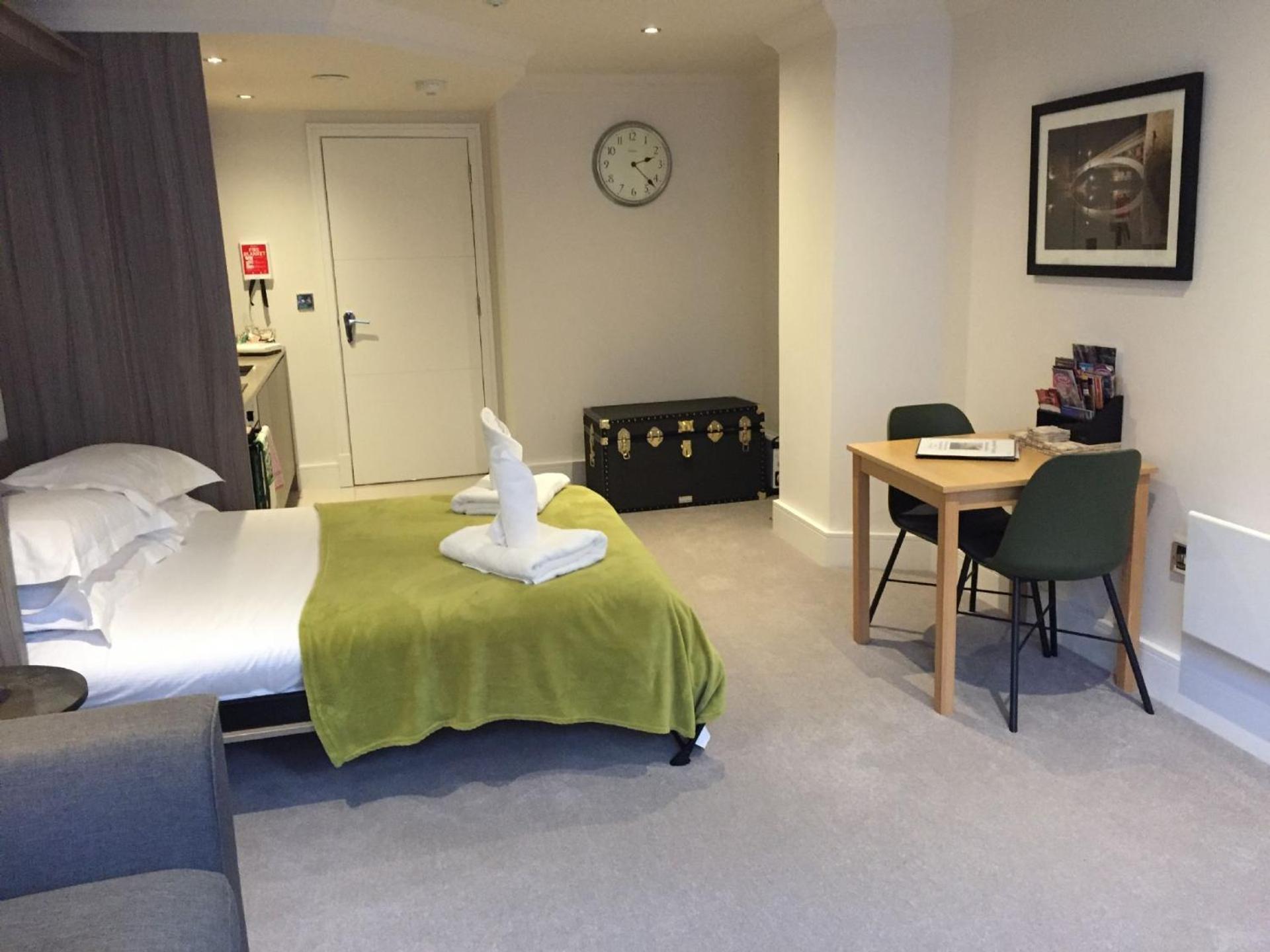 58 Cocoa Suites Йорк Екстериор снимка